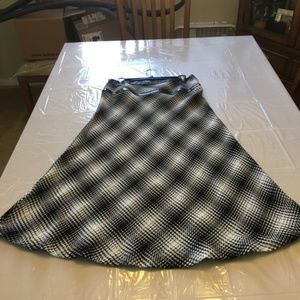 Black/White Plaid skirt JC Penney east 5th Size 8